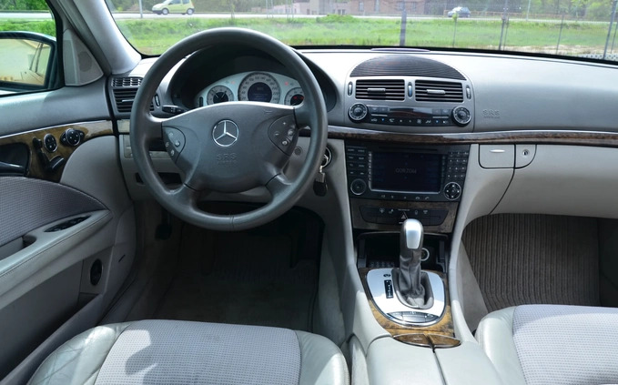 Mercedes-Benz Klasa E cena 25500 przebieg: 280000, rok produkcji 2004 z Marki małe 232